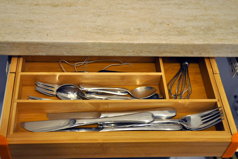 Besteckkasten links