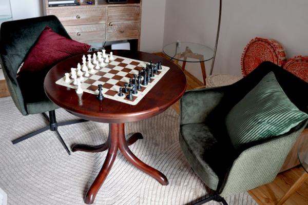 Schach am Tisch